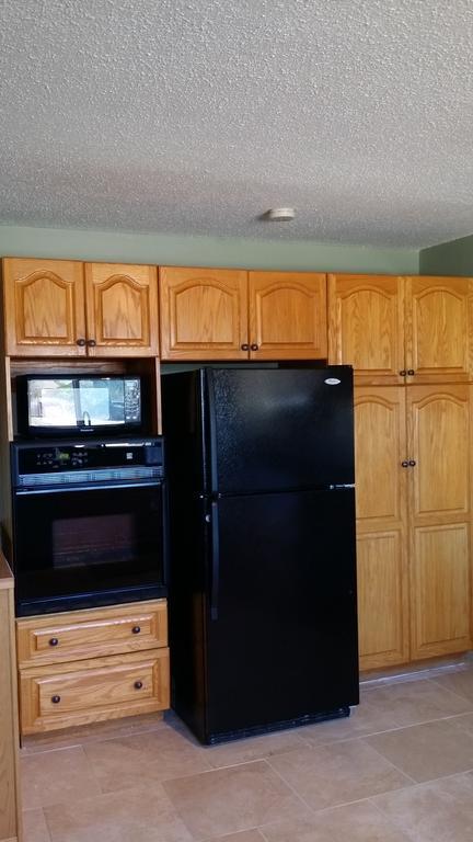 Eileen'S Bed & Breakfast/Guest House Hay River Exterior photo